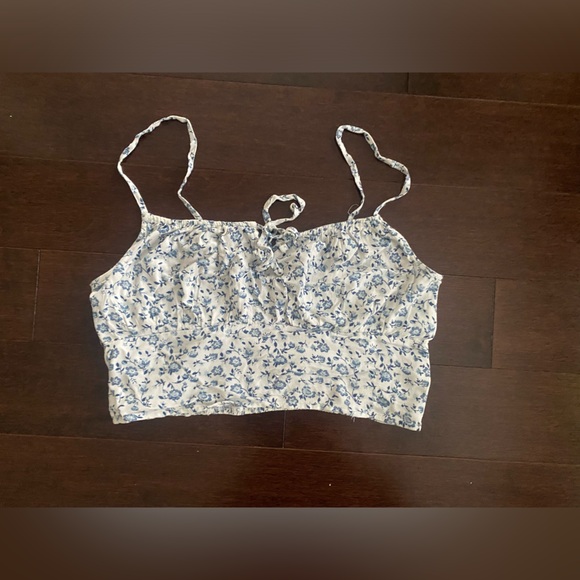 5 tops - Hollister, dynamite etc. - Picture 5 of 16